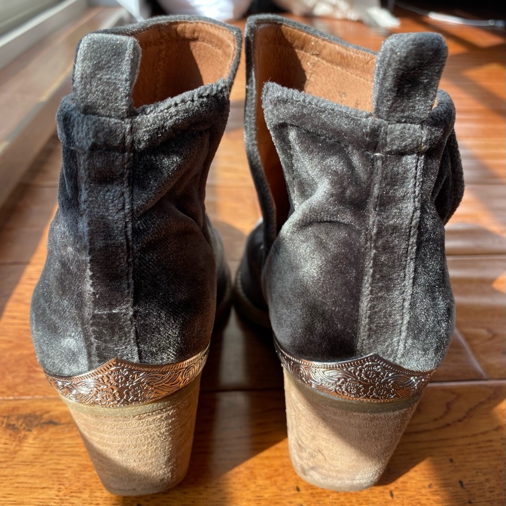 Jeffrey Campbell Cromwell velvet booties size 6.5 - Picture 5 of 11